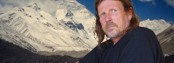 Der Dresdner Alpinist Götz Wiegand vor dem Mount Everest