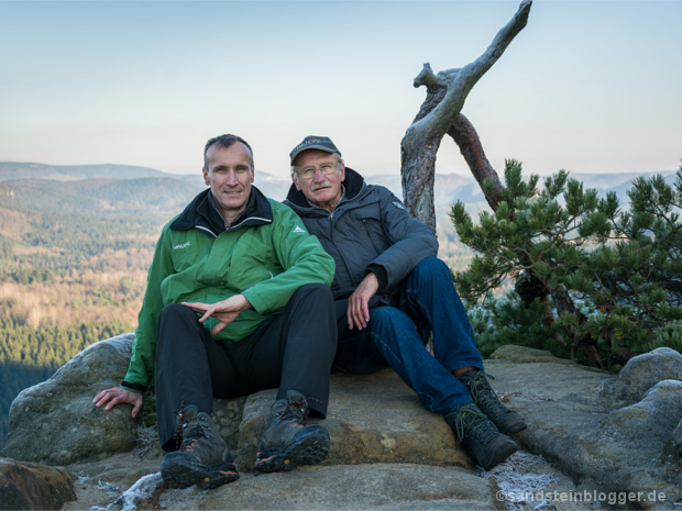 Vater und Sohn an der Stativkiefer