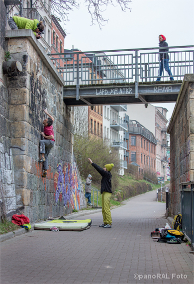 Kletterer an der Aurelienbrücke