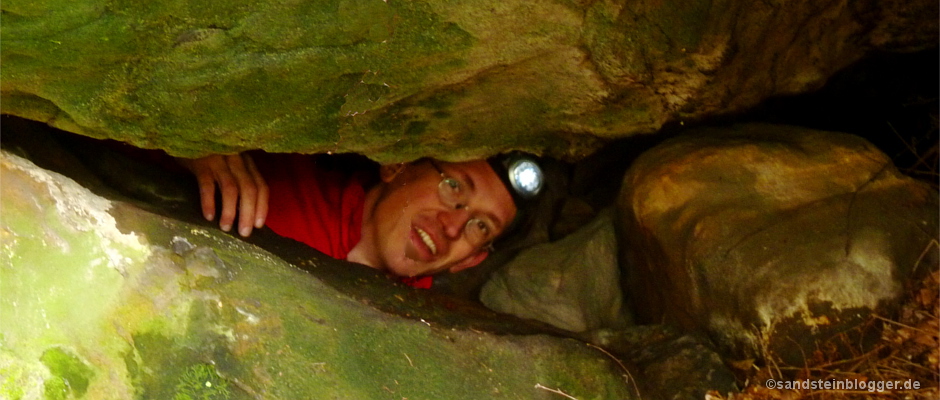 Höhlenkletterer am Ausgang der Schleifsteinhöhle