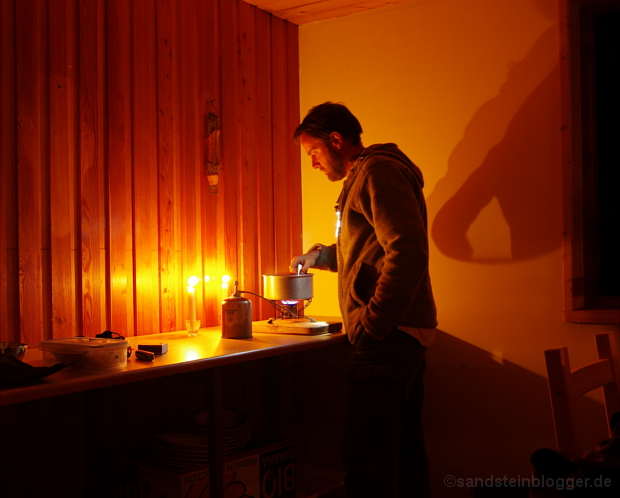 Essenkochen in der Waldhütte