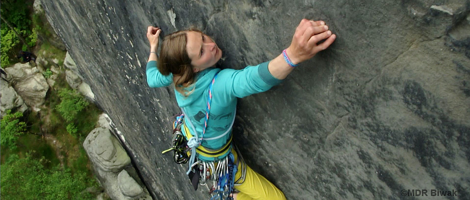 Kletterin am Großen Wehlturm