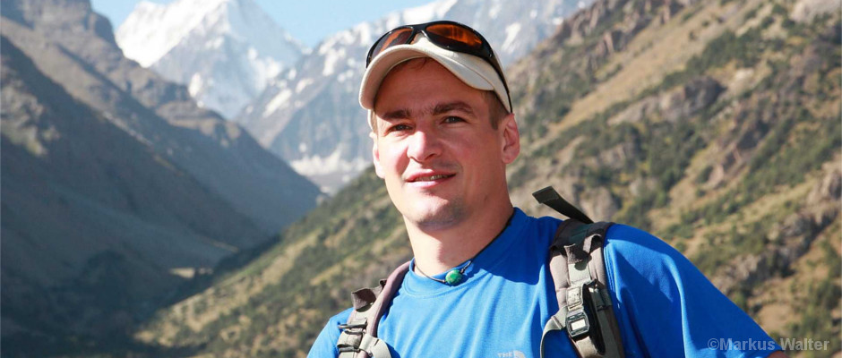 Markus Walter vor Bergkulisse in Kirgistan