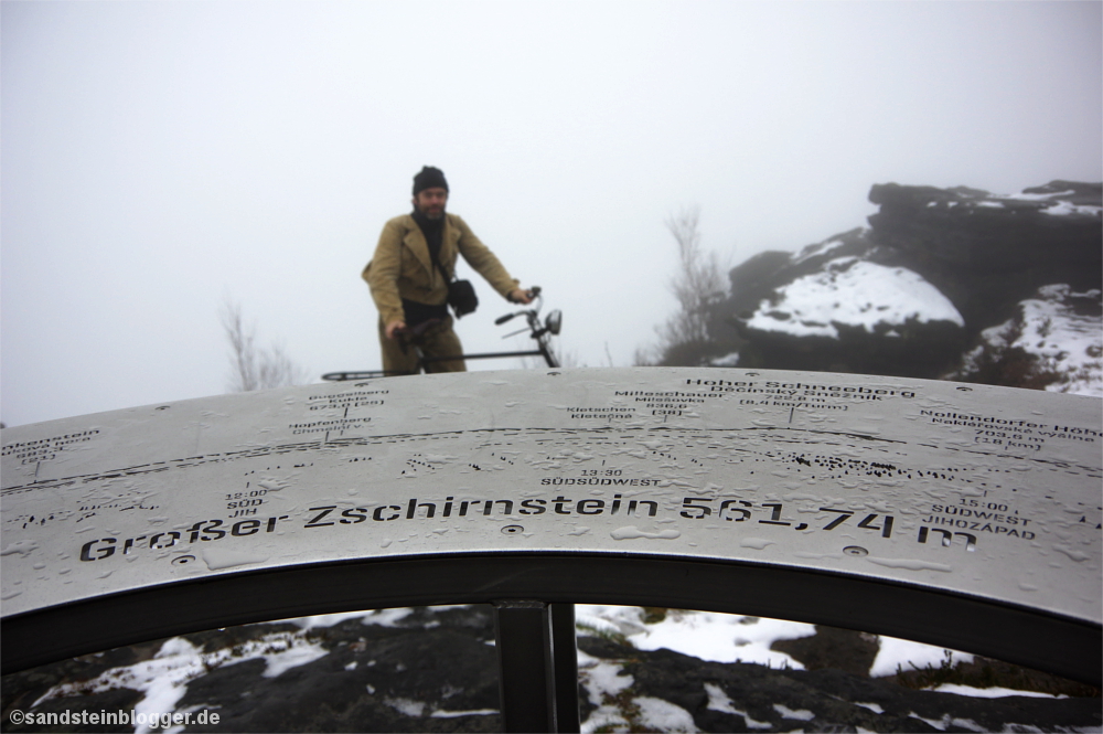 Orientierungstafel auf dem Gipfelplateau