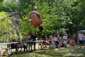 Salto auf der Slackline - Lukas Huber