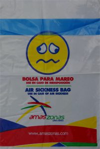 Die bolivianische Inlands-Fluglinie Amaszonas reitet die Smiley-Welle.