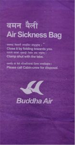 Wenn selbst Beten nicht mehr hilft - eine Tüte der nepalesischen Fluglinie Buddha Air.