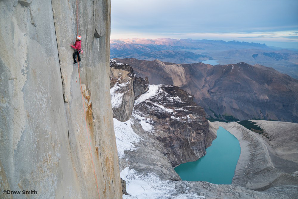 Extremkletterin Mayan Smith-Gobat in der Wand.