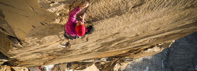 Die Neuseeländische Extremkletterin Mayan Smith-Gobat klettert in Patagonien die legendäre Ostwand des Torre Central