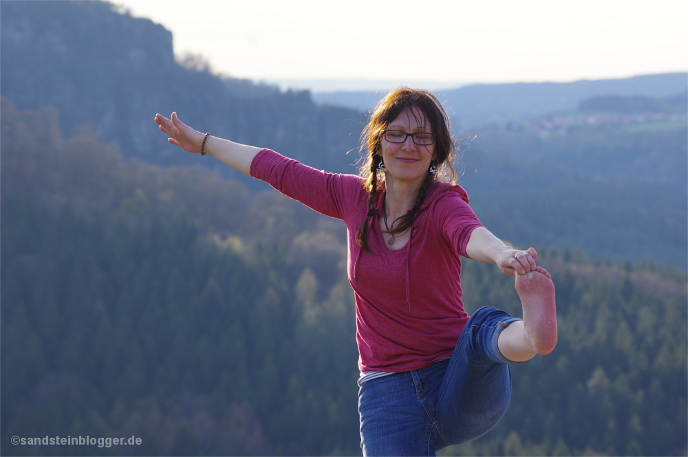 Frau in Yoga-Position