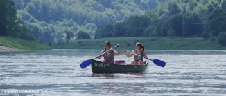 Zwei Frauen im Kanu