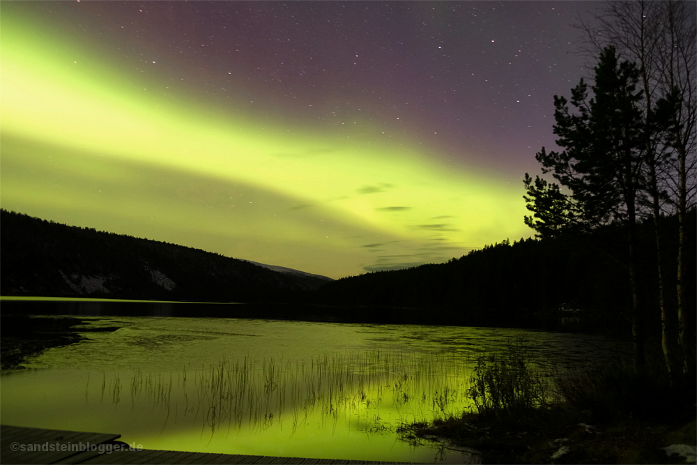 Polarlichter überm Fluss