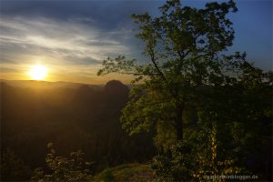 Sonnenaufgang über Felslandschaft