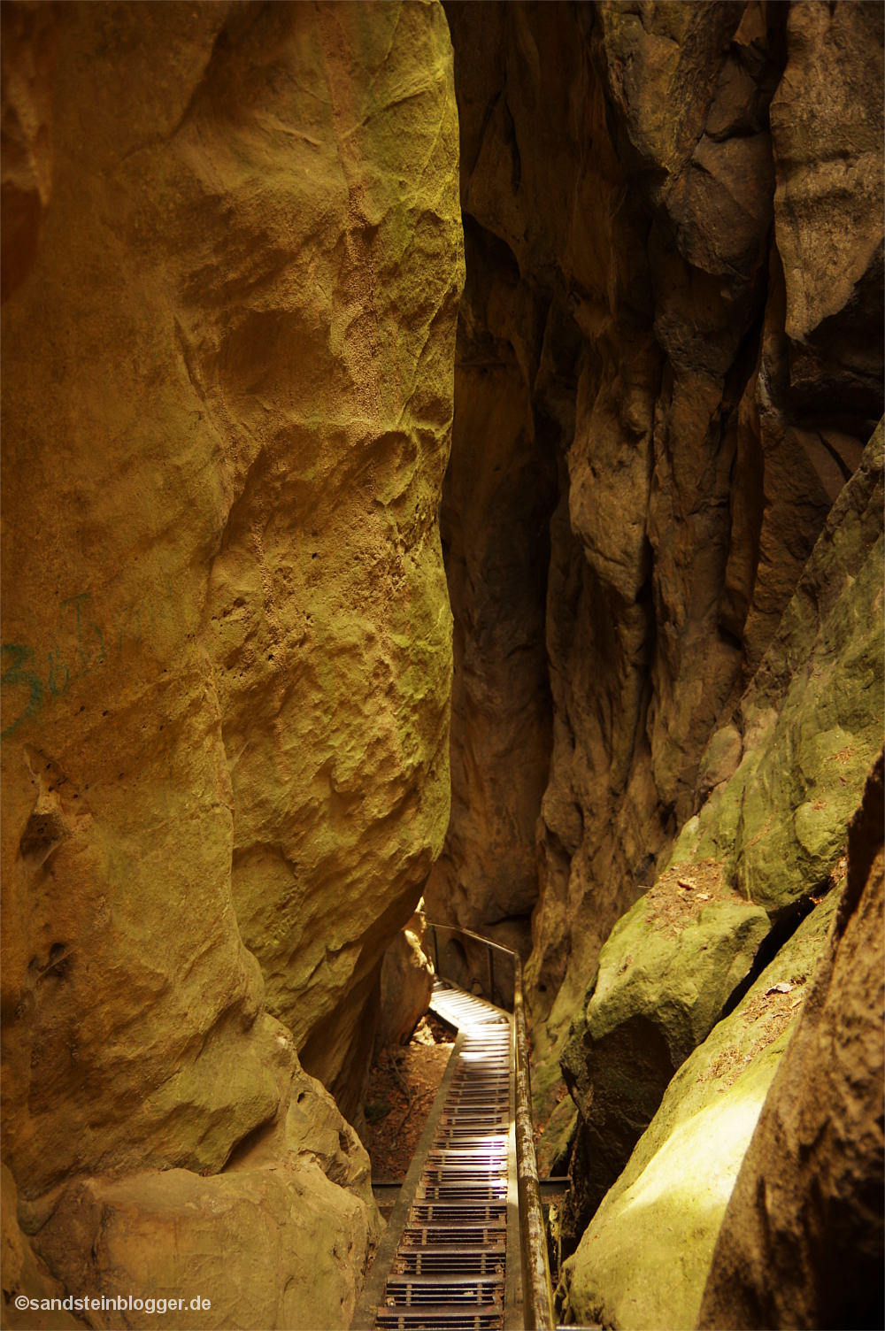 Felsschlucht mit Eisenstiege